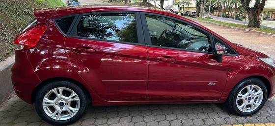 FORD FIESTA 1.6 SE HATCH 16V FLEX 4P POWERSHIFT